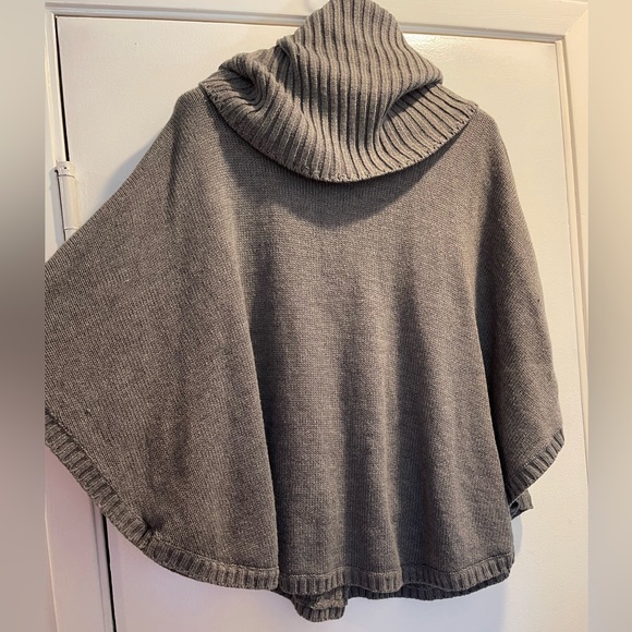 NY&Co. Poncho Sweater | L - Picture 4 of 6